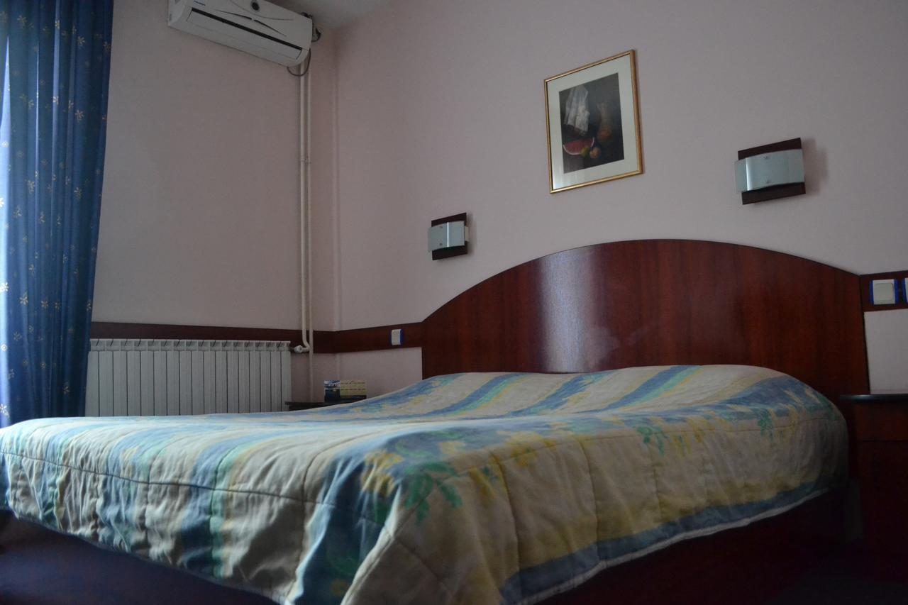 Hotel Mimoza Kumanovo Exterior photo